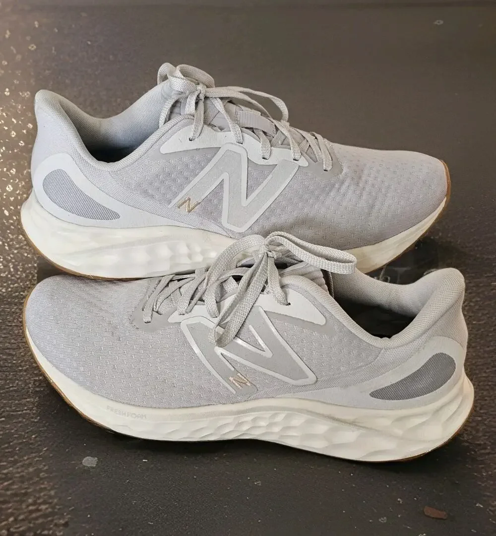 B8 New Balance Women's US 12 Fresh Foam Arishi V4 Running Shoe